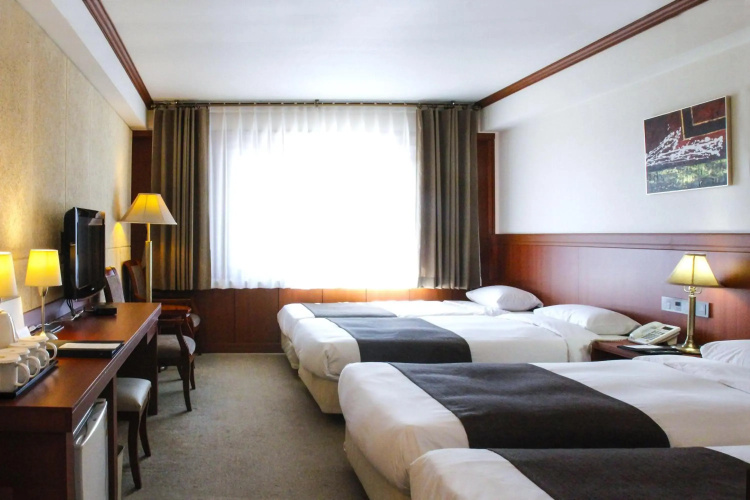 Commodore Hotel