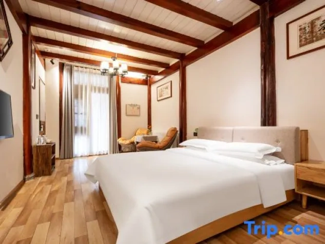 Deluxe Double room with courtyard view