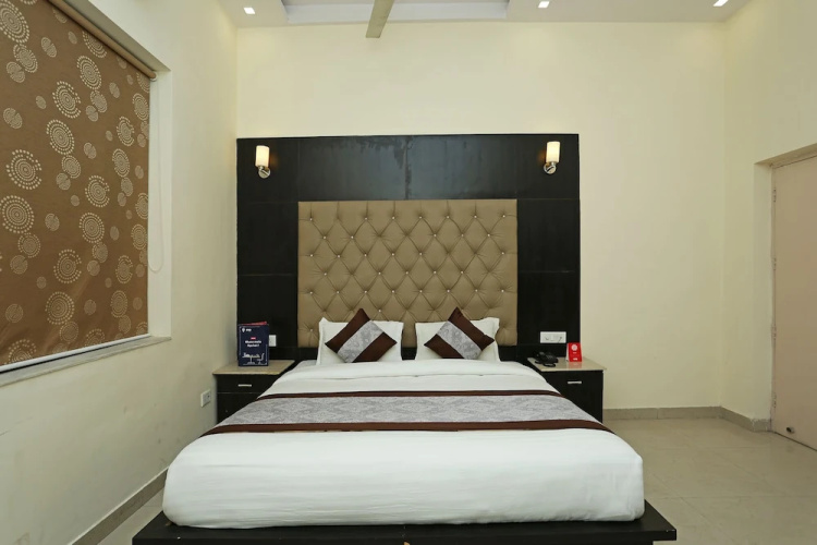 OYO 8983 Royal Inn
