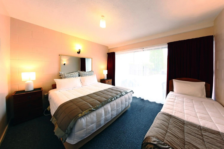 289 Midway Motel