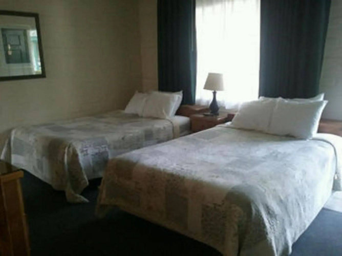 Bishop Village Motel