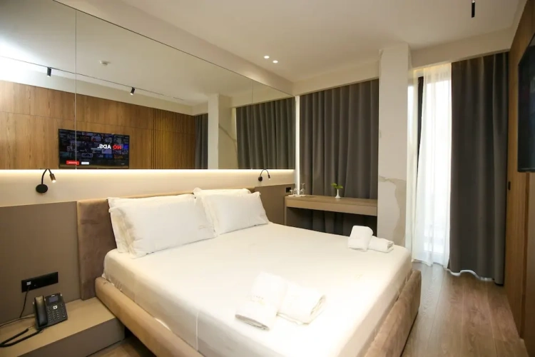 Deluxe Double room with city view