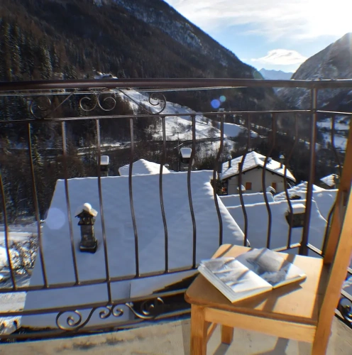 1 Bedroom Apartment with balcony and with mountain view