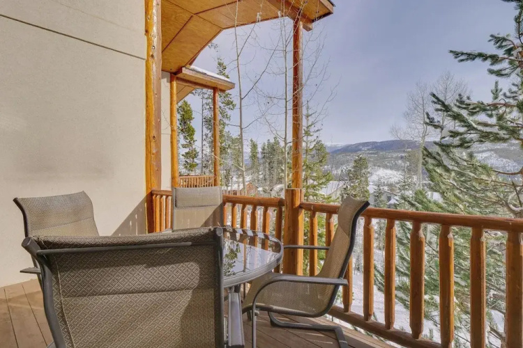 Winter Park Condo w/ Balcony & Mtn Views!