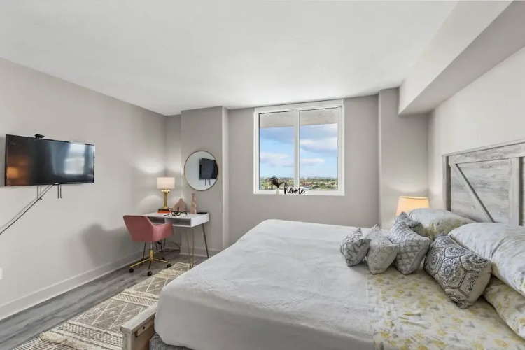 2Br2Ba Next To Jackson Memorial Hospital