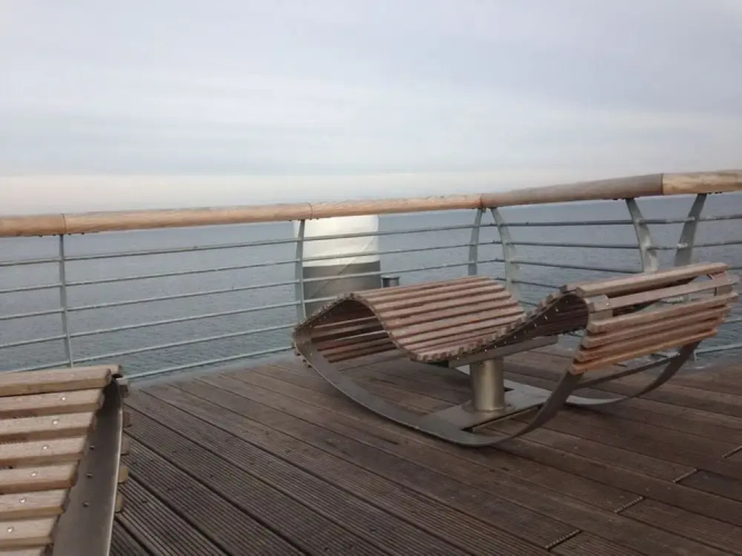 Deck 4 Modern Retreat