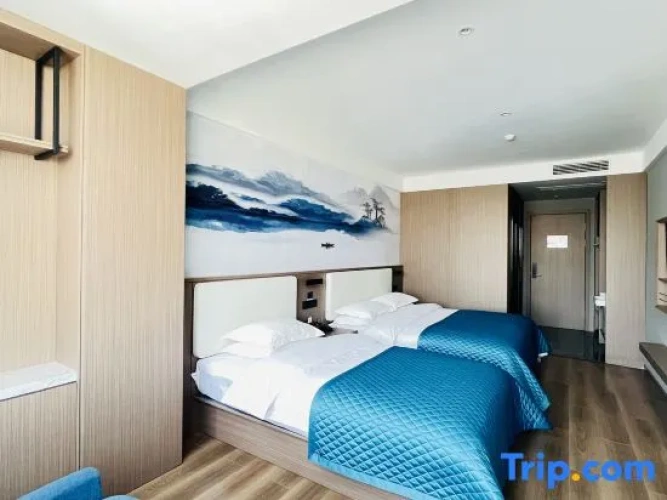 Comfort Triple Family room