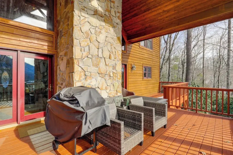 Mtn-view Deck, Game Room! Spacious Elk Park Lodge