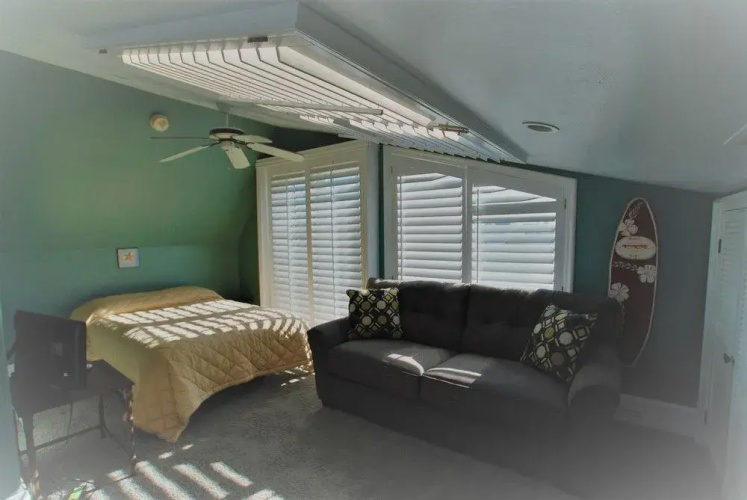 W Ocean Front 68204 by RedAwning