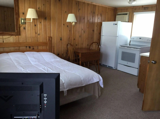 Waters Edge Motel
