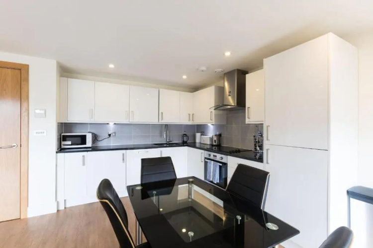Modern 2 Bed 2 Bath Apartment Hyde Park