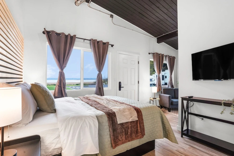 South Bay Inn