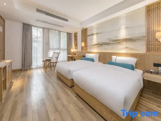 Standard Twin room with balcony