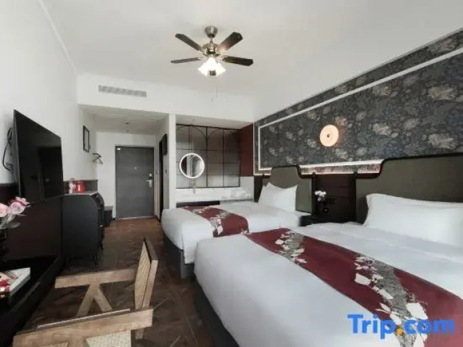 Standard Triple Family room