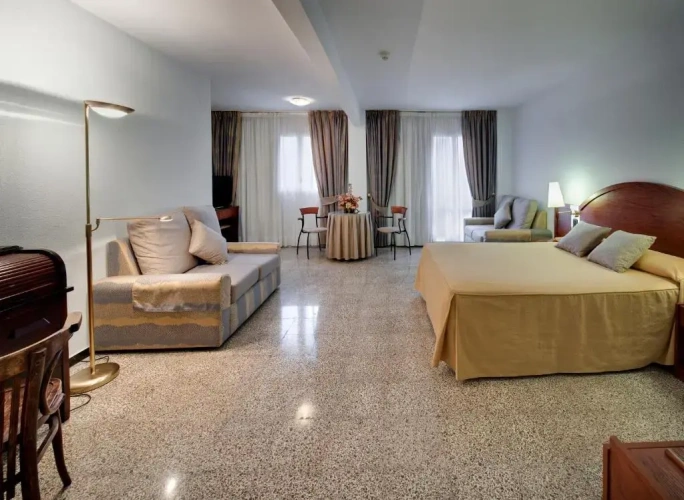 Standard Triple room