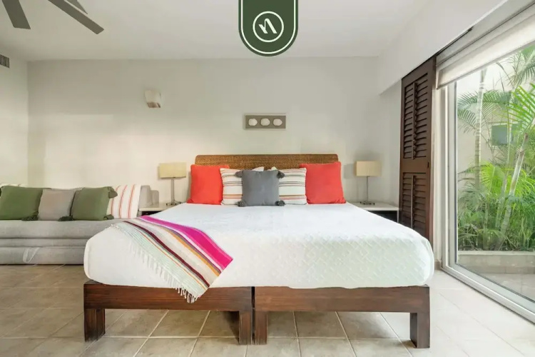 3BR Condo in the Krystal Grand Hotel - Beach