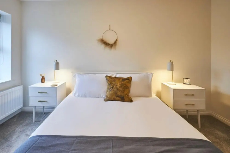 Host Stay Column Mews