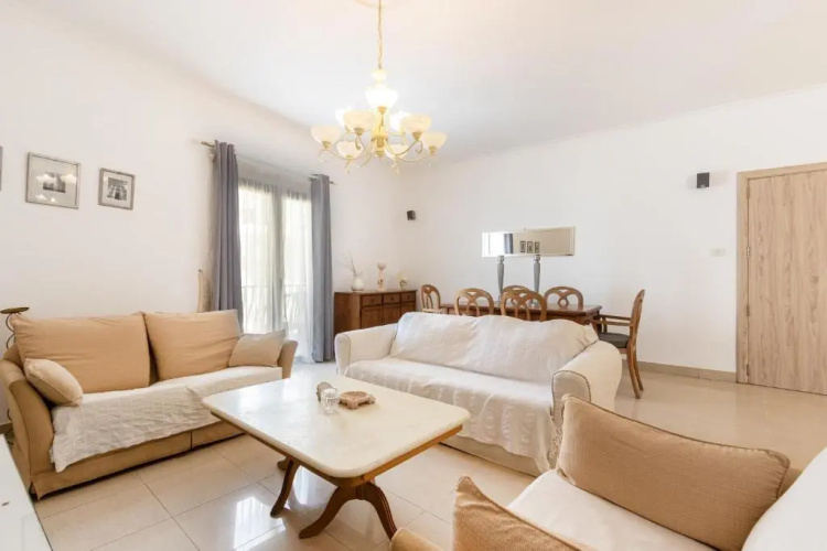 70/2- Spacious & Charming 3 Bedroom Apt In Sliema