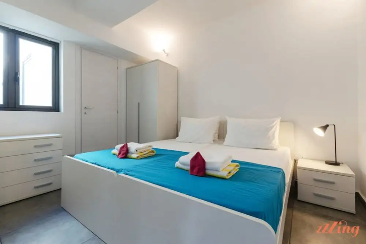 2 Bed Apartment w Distant Sea and Country Views