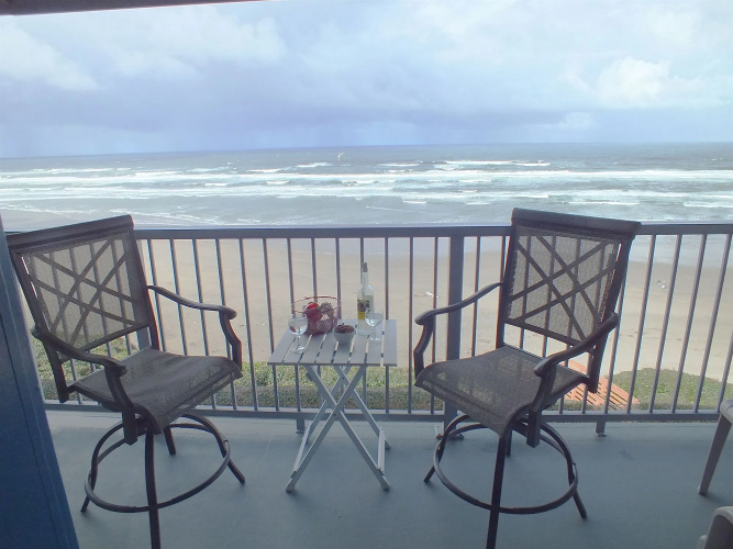 Nye Beach Condos at Pacific Crest