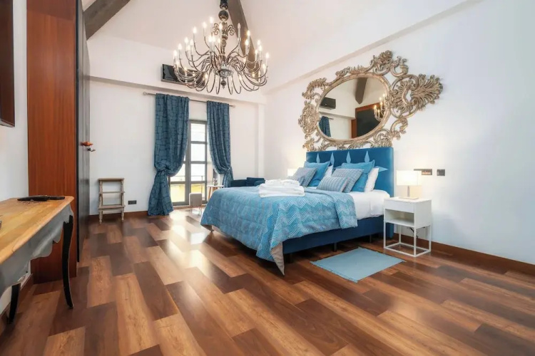 Oakmoon House