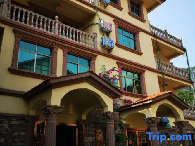 Qshan Gallery Hotel