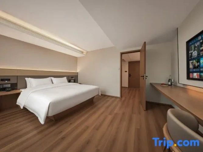 Standard Double room with street view