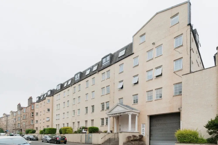 Stunning 2 bed near Haymarket with pool