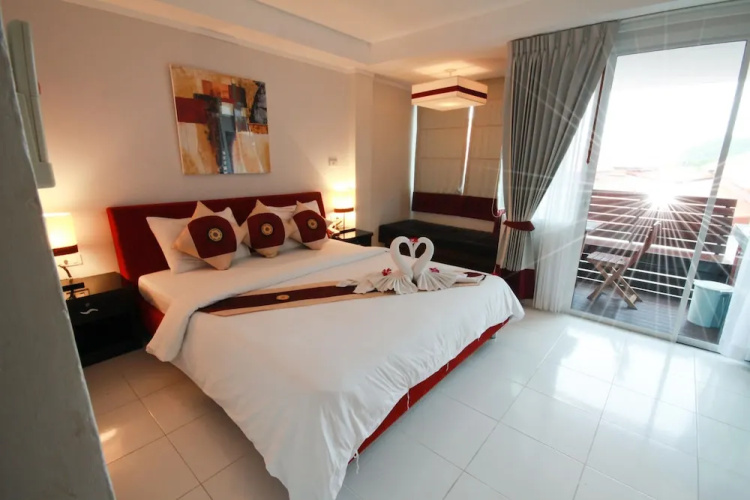 Kata Beach Studio Service Apartment