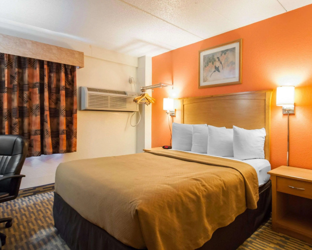 Econo Lodge Downtown North photo 8