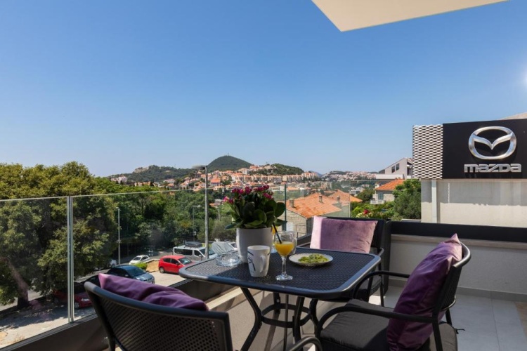 1 Bedroom Apartment with balcony