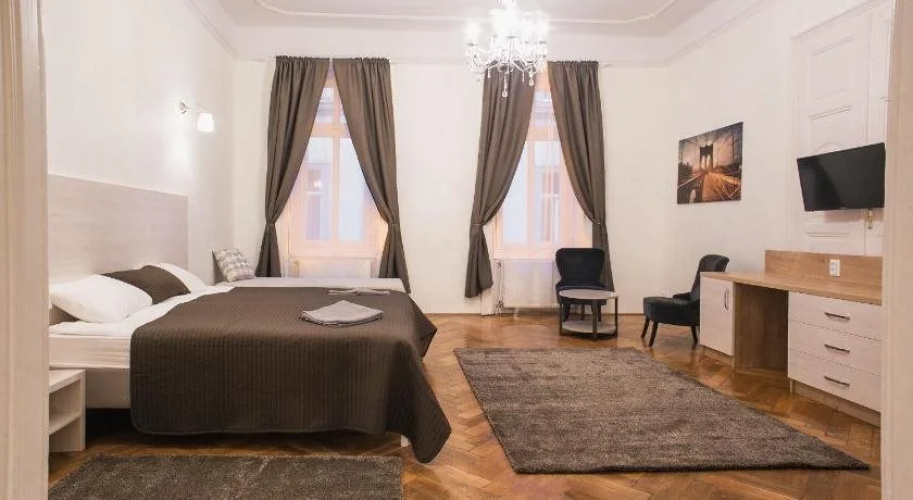 Ozone Private Rooms And Hostel