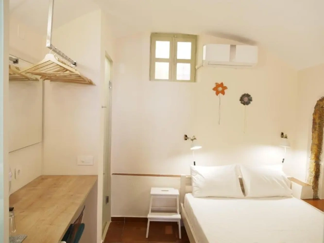 Economy Basement room