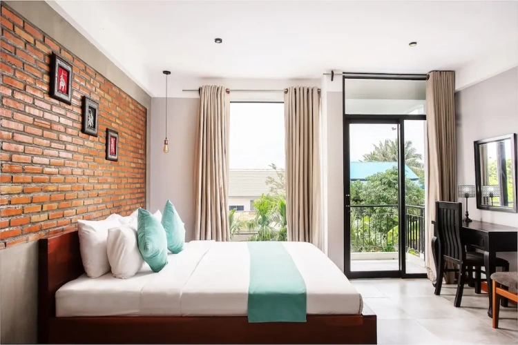 Superior Double room with balcony and with city view