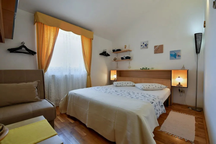 Apartment 1877