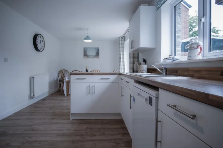 3 Bedrooms Cottage