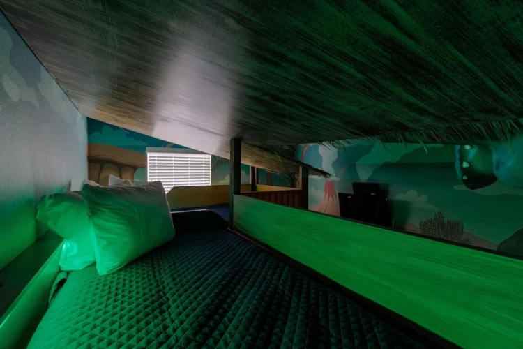Sr014v: 8 Bed, Dinosaurs Fun, DC Comics, Pool, Shuffle Board