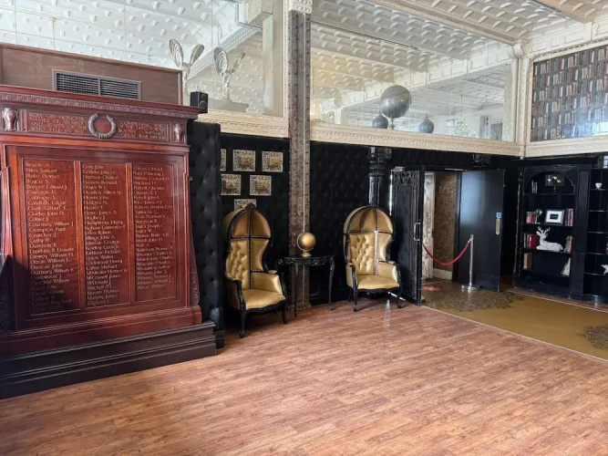 White Star Line Hotel
