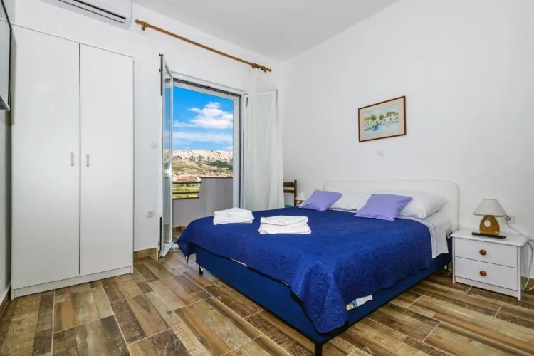 2 Bedrooms Apartment