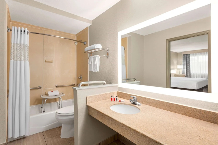 Days Inn Paris