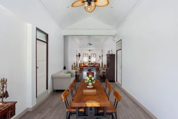 4 Bedrooms Standard Family room with balcony and with garden view