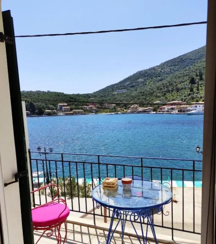 Fabulous apt. w breakfast near the sea