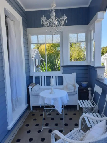 Cabins on Tudor bed & breakfast
