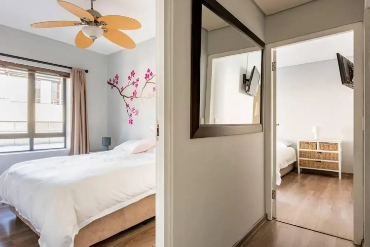 3-bed, Sleeps 6, Free Parking