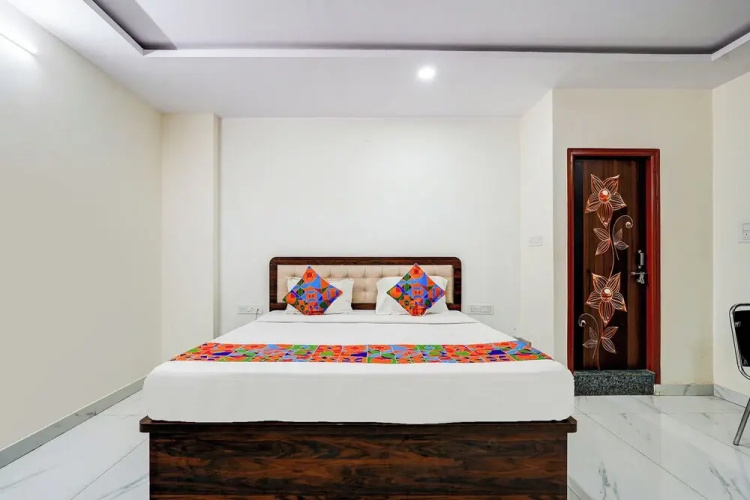 Fabhotel Royal Garuda Palace