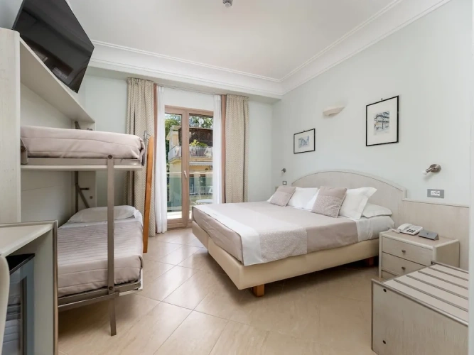 Standard Quadruple room with balcony