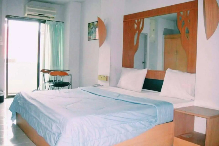 Fueang Fha Palace Hotel
