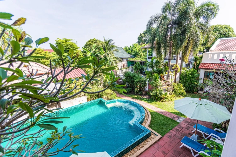 Standard room with pool view