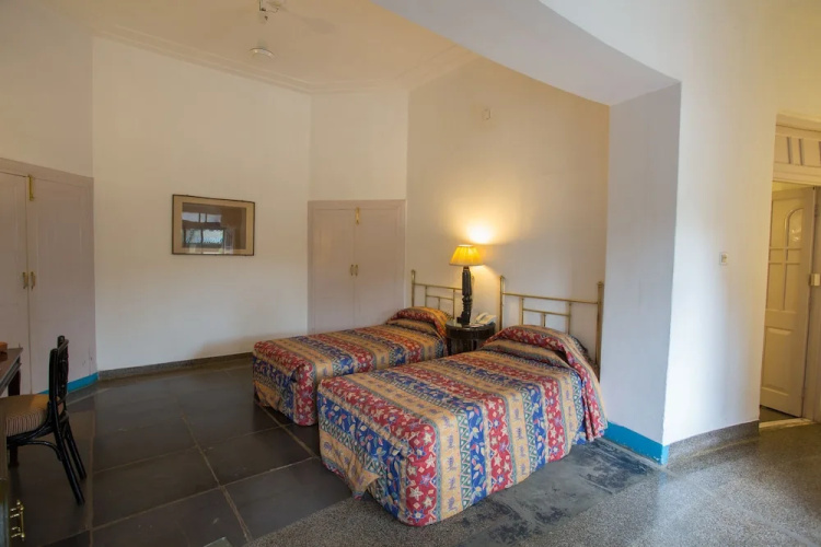 Shikarbadi Hotel
