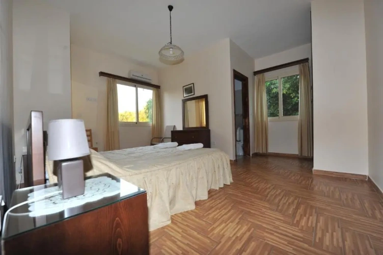4 Bedrooms Cottage